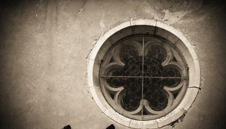 Photo Credit: Jupiterimages/Photos.com/Getty Images The circle's circumference relates to its radius.