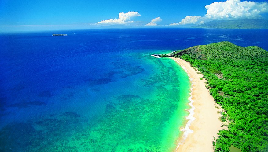 Algunos de los mejores lugares soleados para vacacionar en diciembre pueden ser encontrados en los Estados Unidos, en exóticos países extranjeros y en hermosas islas tropicales alrededor del mundo.