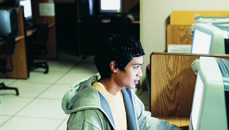 Normalmente, el tiempo extraordinario se paga con salarios regulares de los empleados y está sujeto a los mismos impuestos que ellos.