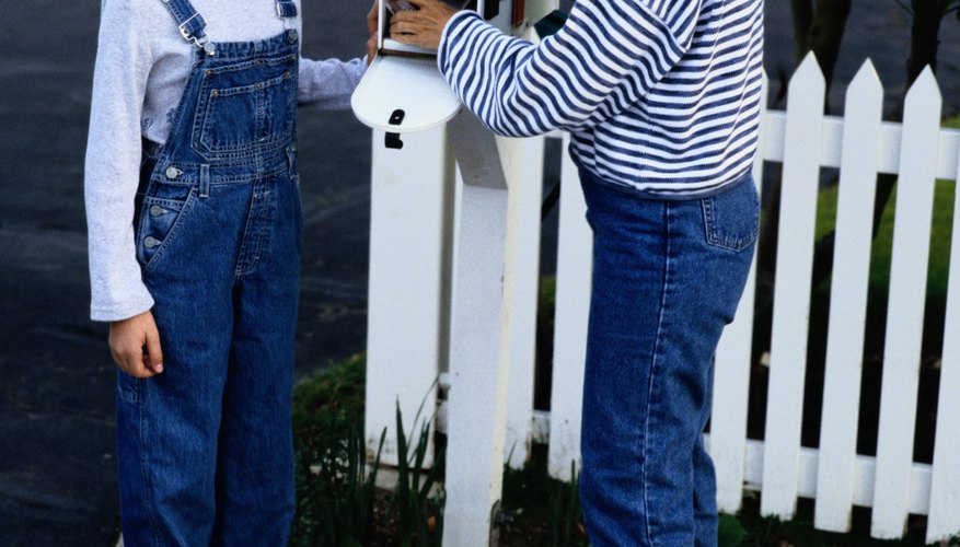 Aprender acerca de las tareas de los trabajadores postales le ayudará a tus niños a comprender como funciona el servicio postal de Estados Unidos.