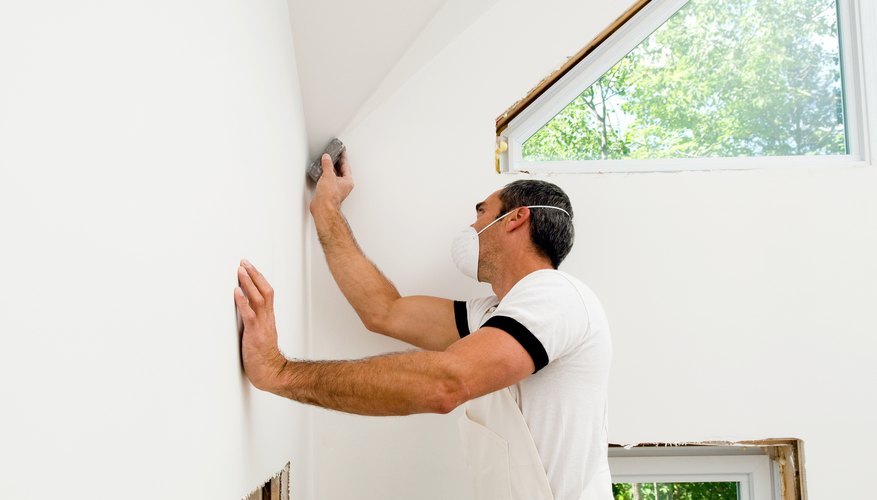 Aprende a usar una lijadora Black & Decker.