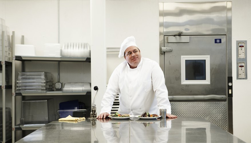 Los chefs asistentes son los segundos al mando de la cocina.