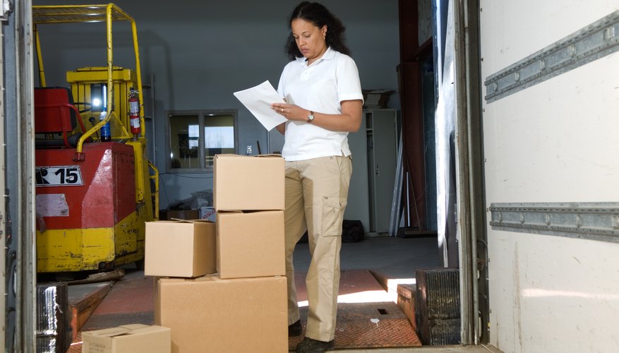 Existen costos significativos asociados con el mantenimiento, o no, del inventario.