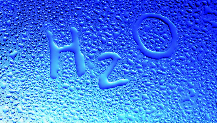 El proceso de convertir el agua del estado líquido a vapor se conoce como evaporación.