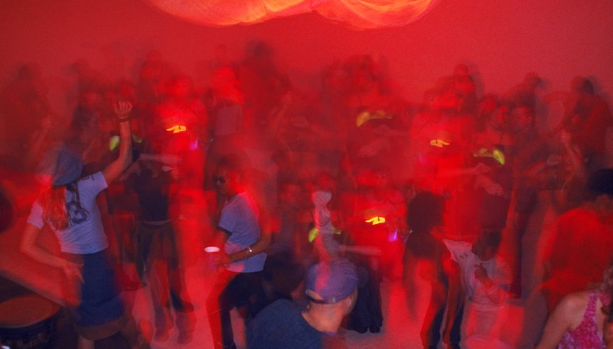 Las barras luminosas son populares en los eventos de baile como raves.