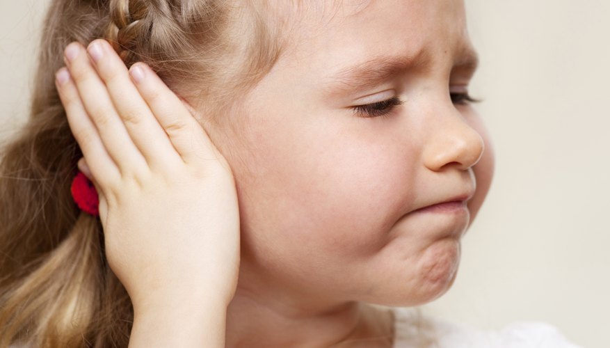 Ear infections that cause temple pain may be related to both bacteria and viruses. Ear infections that cause temple pain may be related to both bacteria and viruses.