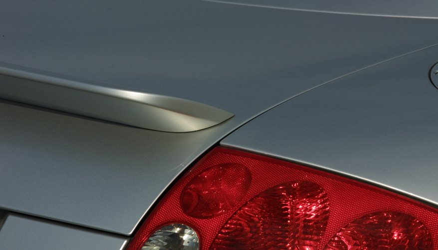 Existen productos que pueden ayudarte a remover la pintura de tu auto mucho más rápido.