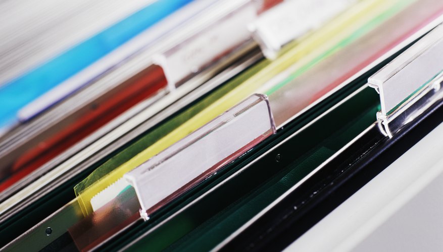 La facilidad de acceso y la complejidad de organización definen el tipo de organización de archivos.