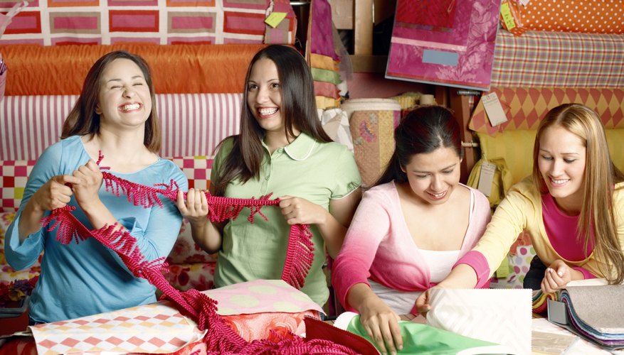 Women with fabric samples
