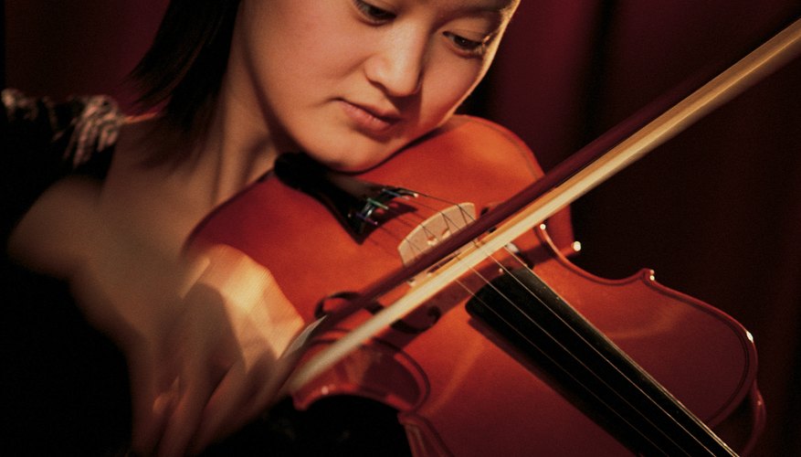 Tocar un vibrato en el violín requiere práctica con la técnica de sonido.