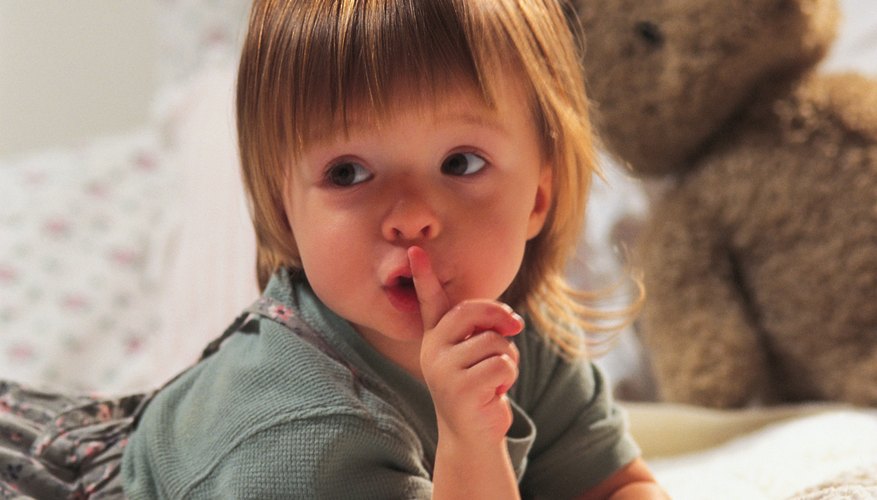 Algunos niños pequeños tienen dificultades para quedarse dormidos.