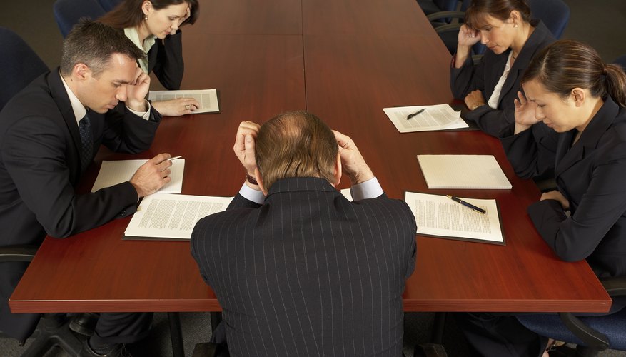 Para determinar la estructura de la empresa, una sociedad de responsabilidad limitada o una sociedad anónima, es necesario compararlas y decidir qué es mejor para tu negocio.
