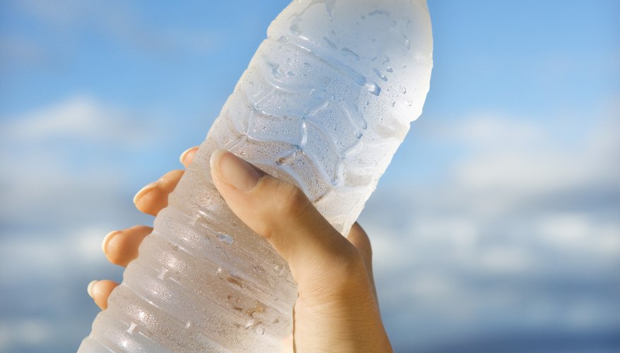 Tanto los negocios como los individuos están interesados en proveer opciones de agua embotellada.
