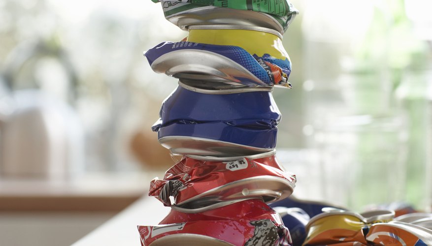 Antes de deshacerte de esos materiales reciclables, piensa en algunas ideas de manualidades.