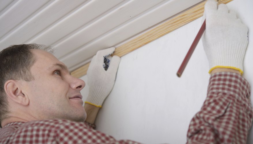 Installing molding to ceiling