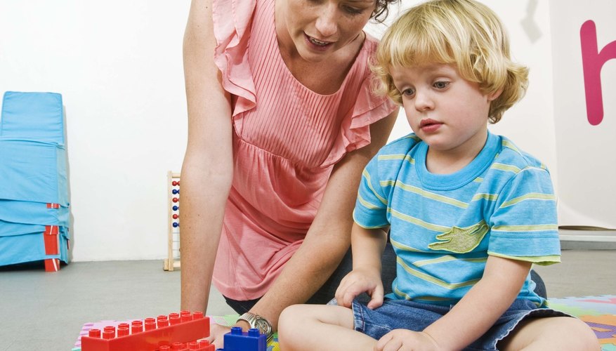 Building easy projects using LEGO blocks is an activity parents and children alike can enjoy. Building easy projects using LEGO blocks is an activity parents and children alike can enjoy.