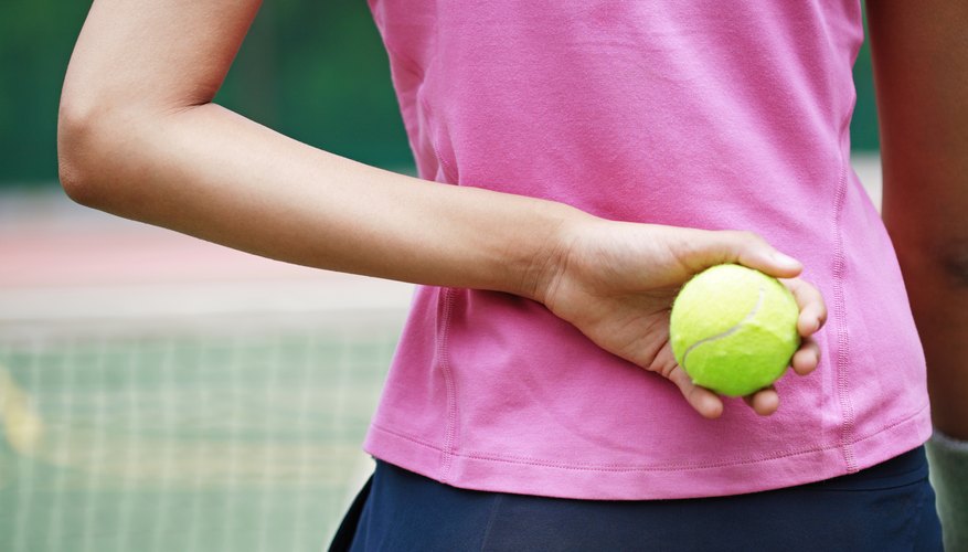 Put the tennis ball on the pressure points of the back. Put the tennis ball on the pressure points of the back.