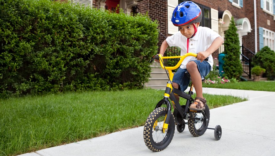 How to teach a kid to ride a bike mom life