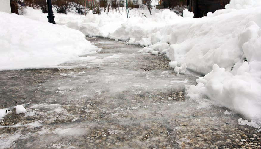 rock-salt-vs-table-salt-to-melt-ice-sciencing