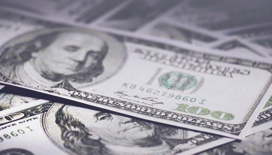 Differences Between Monetarist & Keynesian Theories of Money