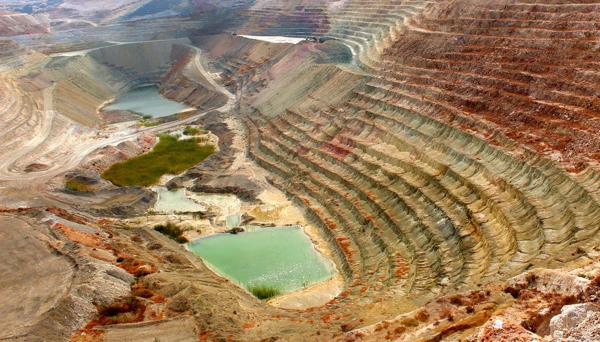 the-advantages-of-open-pit-mining-sciencing