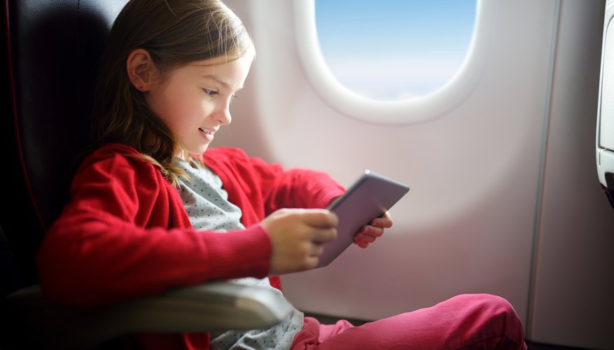 age to travel alone on plane