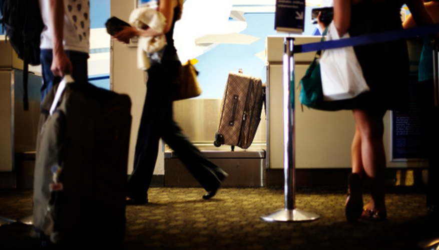 Saber qué es seguro pasar por la seguridad del aeropuerto acelera los trámites del viaje.
