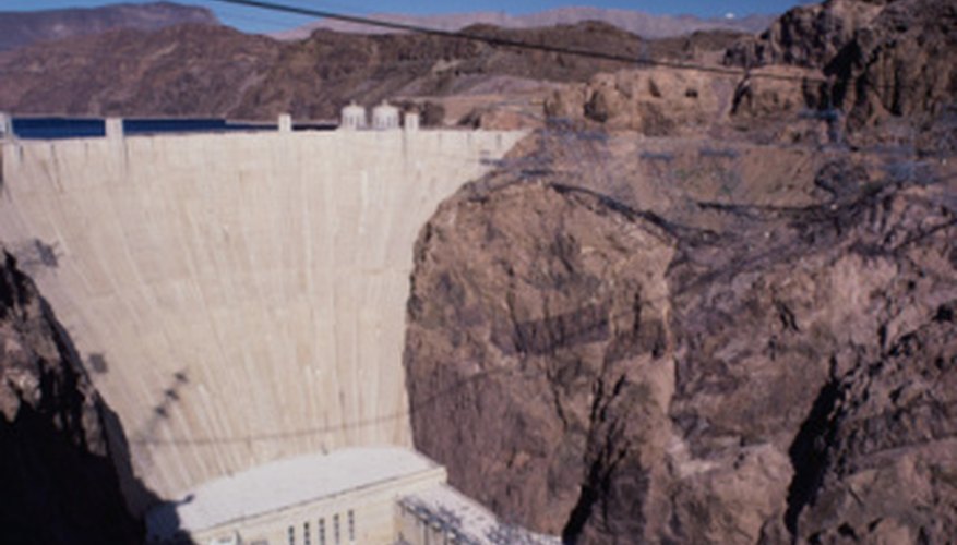 Photo Credit: Jupiterimages/Photos.com/Getty Images The Hoover dam uses water to generate electricity.