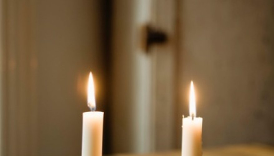 Photo Credit: Jupiterimages/Creatas/Getty Images You can conduct many interesting science fair projects with candles.