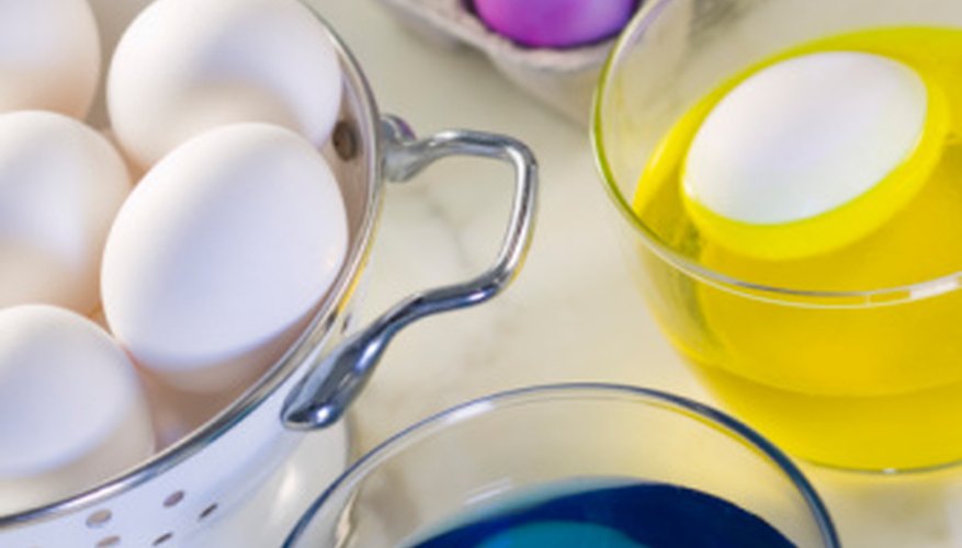 Photo Credit: Jupiterimages/Creatas/Getty Images Food coloring can be used in fun science experiments throughout elementary school.