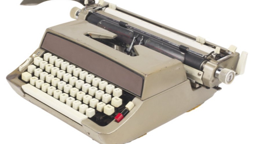 Reinstala la cinta de tu máquina de escribir para hacer documentos en ella.