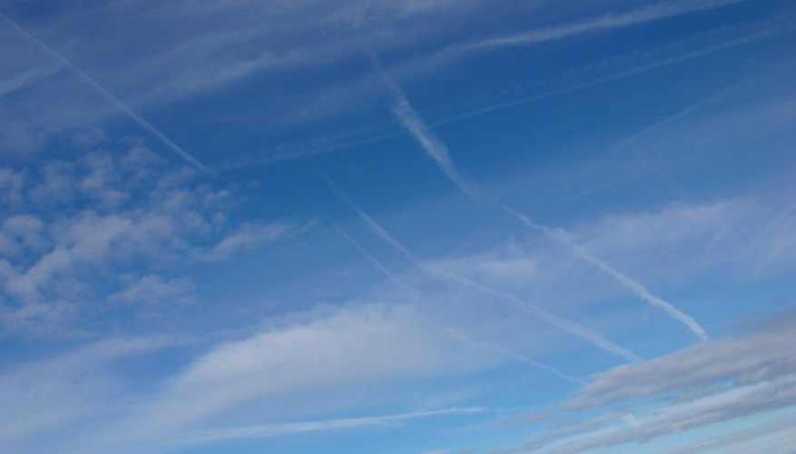 La capa de ozono protege a la tierra de rayos radiactivos dañinos.