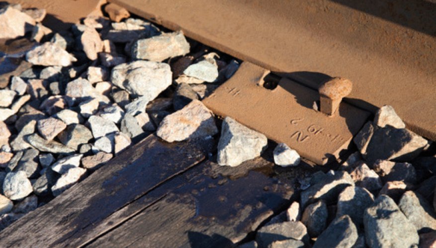 different-sizes-of-railroad-spikes-sciencing