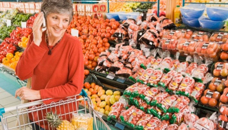 Utiliza tus herramientas de presupuesto cuando planees tu lista de compras de supermercado.