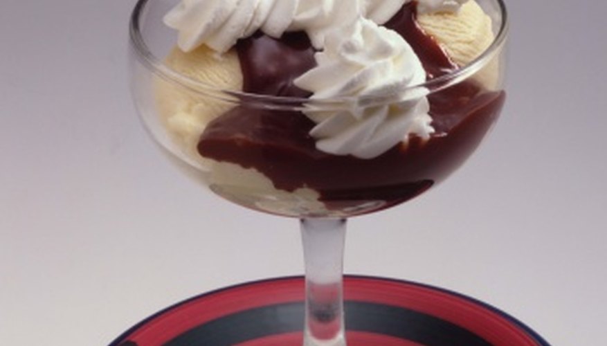Se necesita una planificación cuidadosa y una buena investigación con el fin de abrir una exitosa tienda de helados.