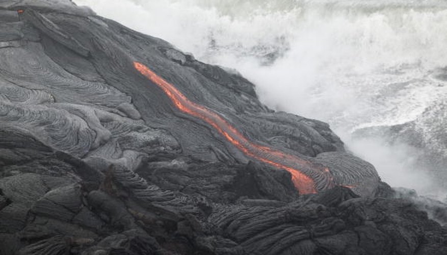 Photo Credit: Marco Garcia/Getty Images News/Getty Images Hawaii's Kilauea volcano is an example of an inter-oceanic hotspot volcano.