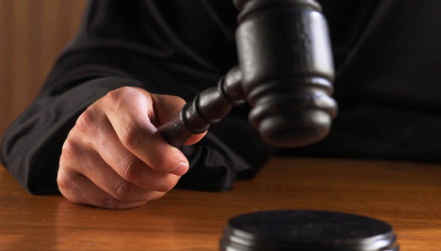 Si tu inquilino se niega a pagar o dejar tu propiedad, estarás forzado a llevarlo a juicio.