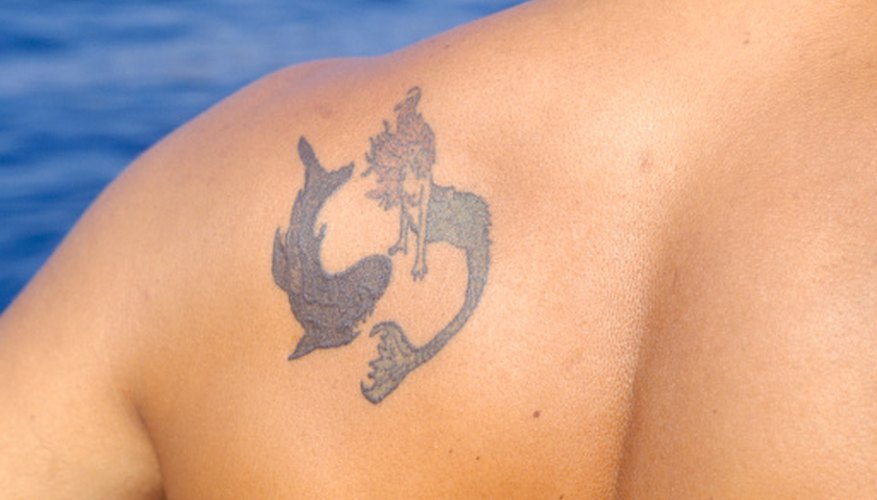 Puedes querer un tatuaje de un par de animales expresando la cercanía con tu mellizo.