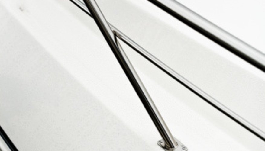 Photo Credit: Jupiterimages/Photos.com/Getty Images Carbon fiber and fiberglass are versatile compounds with many differences.