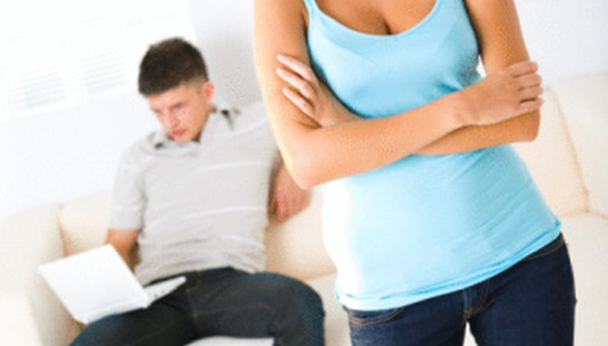 Los problemas financieros de una familia pueden estar relacionados con diversas filosofías sobre el gasto y el ahorro.