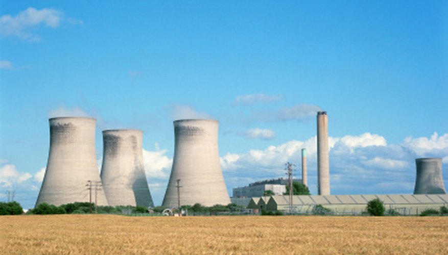 La energía nuclear hace uso del deterioro radiactivo de un elemento y la vida media.