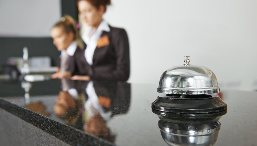 Quanti anni bisogna avere per fare il check-in in un hotel?