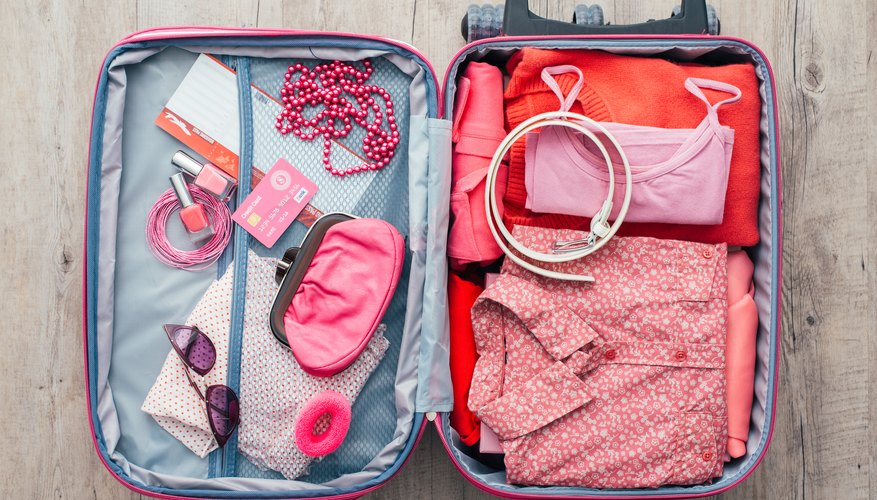 Travel Vacuum Seal Bags Vs. Packing Cubes: Is There A Winner? - Style Degree