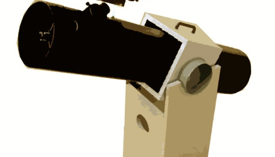 This reflector telescope sits on a Dobson mount. This reflector telescope sits on a Dobson mount.