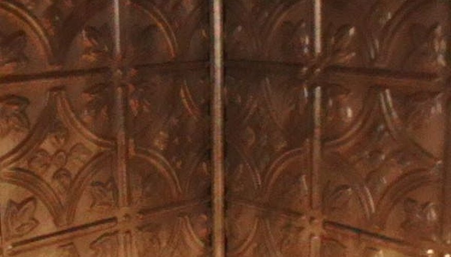 Inside corner trim has edges at a 90 degree angle and tapers through the middle for a soft finish. Inside corner trim has edges at a 90 degree angle and tapers through the middle for a soft finish.