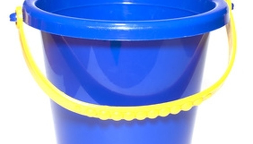 Carrying your wall-cleaning solution around in a bucket makes cleaning more convenient. Carrying your wall-cleaning solution around in a bucket makes cleaning more convenient.