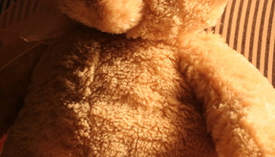 Hanging stuffed animals from the ceiling can help keep a child’s room tidy. Hanging stuffed animals from the ceiling can help keep a child’s room tidy.
