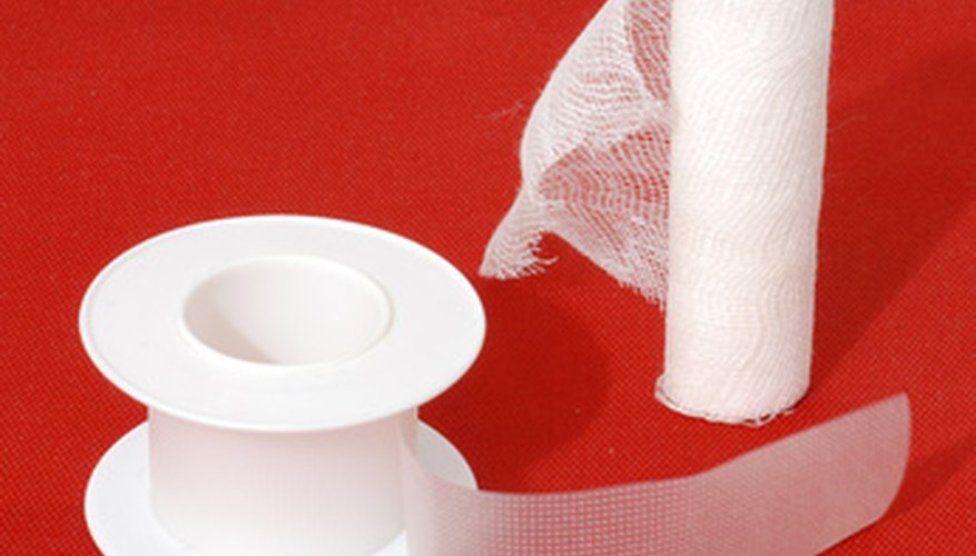 Use sterile gauze or a bandage to protect the burn. Use sterile gauze or a bandage to protect the burn.