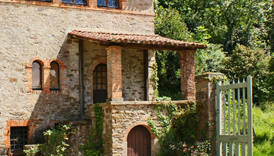 Many villas are natural stone and are never painted. Many villas are natural stone and are never painted.