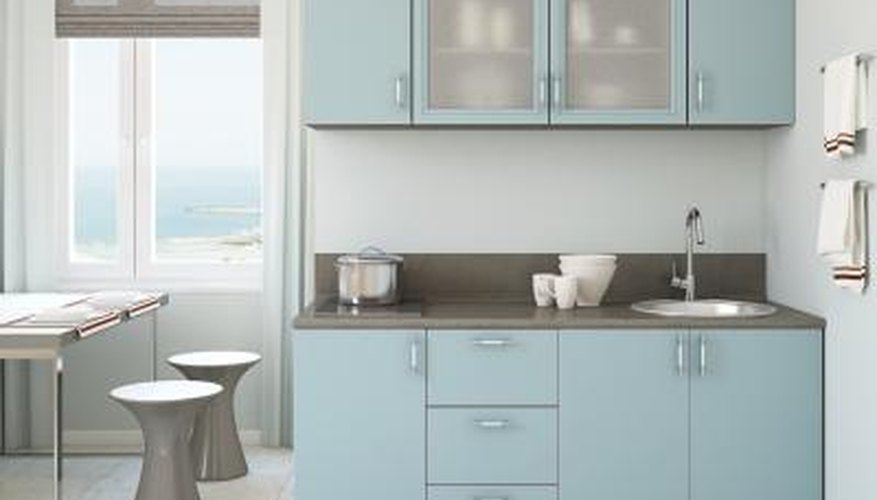 A slate blue, or deep blues with gray undertones work well with oak trim A slate blue, or deep blues with gray undertones work well with oak trim